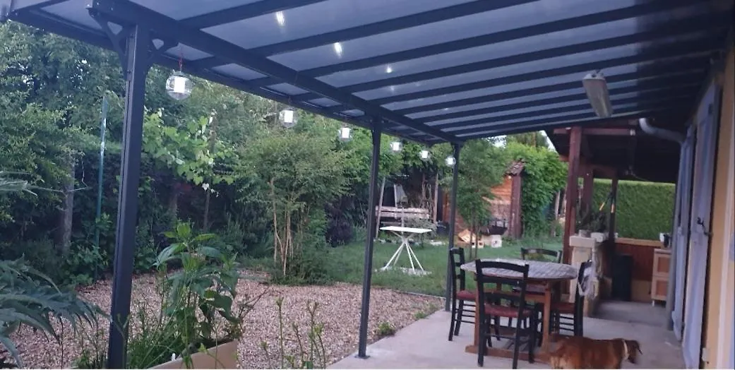 Homestay Miss G'Ainguette Apartment Guereins France